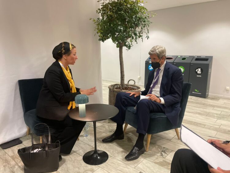 وزيرة البيئة تبحث مع چون كيرى الاستراتيجية الوطنية لتغير المناخ 1 وزيرة البيئة تبحث مع چون كيرى الاستراتيجية الوطنية لتغير المناخ