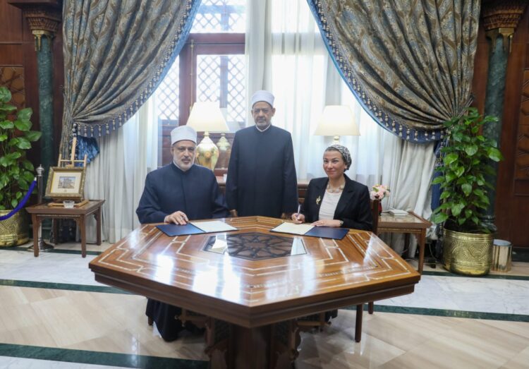 بروتوكول بين البيئة والأزهر الشريف لتعاون فى التوعية الأسرية والمجتمعية 1 بروتوكول بين البيئة والأزهر الشريف لتعاون فى التوعية الأسرية والمجتمعية