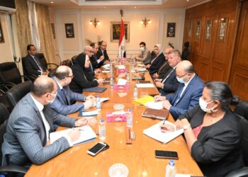 وزيرا التجارة والصناعة وقطاع الاعمال العام يبحثان منظومة تداول الأقطان للموسم الجديد