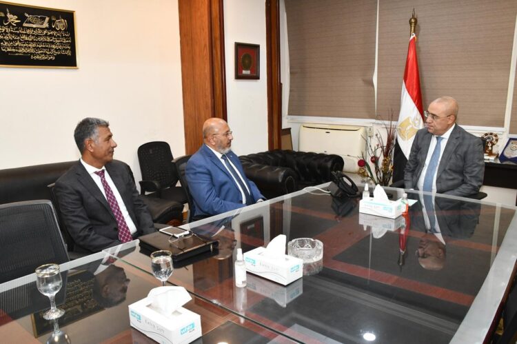 وزير الإسكان يستعرض المسودة النهائية لمشروع إعداد المواصفات الفنية وكراسة الشروط العامة الموحدة لمشروعات المياه والصرف 1 وزير الإسكان يستعرض المسودة النهائية لمشروع إعداد المواصفات الفنية وكراسة الشروط العامة الموحدة لمشروعات المياه والصرف