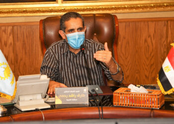 محافظ الغربية يناقش مع شركات المرافق سرعة إنهاء أعمال رصف الشوارع بمبادرة حياة كريمة