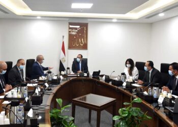 رئيس الوزراء يتابع دراسة وتقييم الأثر المروري لمقترحات ربط القاهرة الخديوية بالمحاور الجديدة شرق وغرب القاهرة