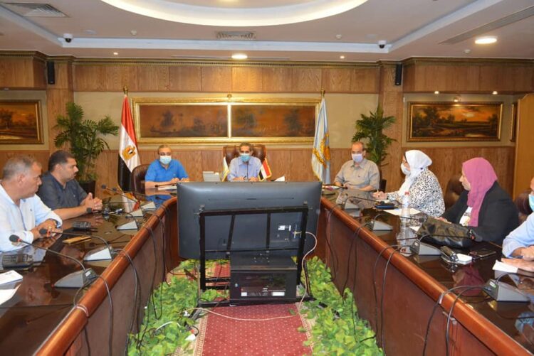 محافظ الغربية يعقد اجتماع مع رؤساء المراكز والمدن لمناقشة ملفات النظافة، الإشغالات والتعديات