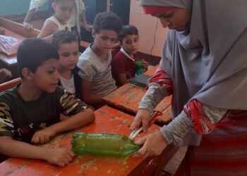 ورشة عمل لتعريف الطلاب الإدارة السليمة للمخلفات بسوهاج