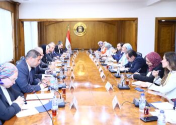 مباحثات بين وزيرتا البيئة و التجارة والصناعة استعدادا لقمة المناخ 27