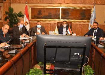 محافظ الغربية يناقش مقترح لائحة لتنظيم عمل التوكتوك في شوارع الغربية     