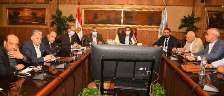 محافظ الغربية يناقش مقترح لائحة لتنظيم عمل التوكتوك في شوارع الغربية     