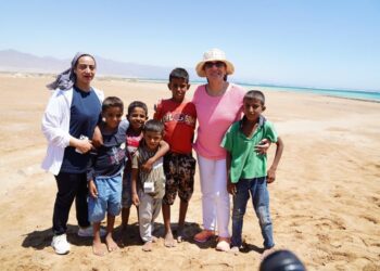 نعمل من أجلكم    وزيرة البيئة لأطفال محمية نبق بجنوب سيناء