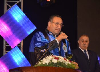 رئيس جامعة الإسكندرية يشهد حفل تخريج طلاب الماجستير المهنى بكلية التجارة‎