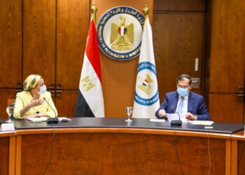 وزيرا البترول والبيئة يبحثان تنظيم فعاليات لخفض الكربون بالصناعة البترولية في مؤتمر المناخ COP27