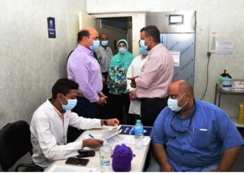 محافظ أسوان : 305 ألف و 906 مواطن ومواطنة تلقوا جرعات لقاح فيروس كورونا