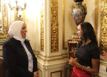 محافظ الإسكندرية يكرم البطلة بسنت حميدة الحاصلة علي الميداليتين الذهبيتين في دورة العاب البحر المتوسط وهران ٢٠٢٢