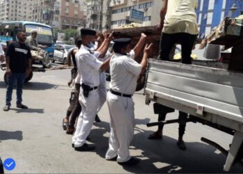 ” قنديل ” يقود حملة مكبرة لرفع الاشغالات وتيسير الطريق للمواطنين