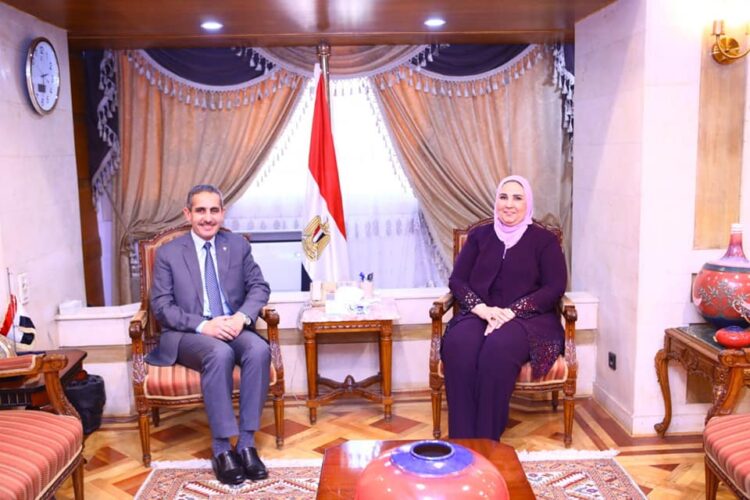 وزيرة التضامن الاجتماعي تستقبل محافظ الغربية..ويبحثان سبل الاستفادة من برامج الوزارة داخل المحافظة الخاصة بالتمكين الاقتصادي