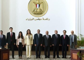 رئيس الوزراء يشهد مراسم توقيع عقد تصنيع وتوريد 320 عربة للخطين الثاني والثالث لمترو الأنفاق مع اتحاد شركات هيونداي روتيم / نيرك