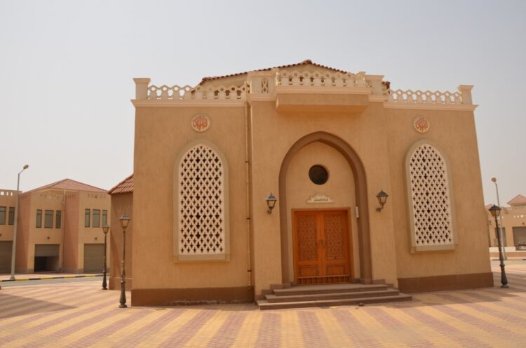 " الإسكان ": اليوم مزاد علنى لبيع محال تجارية وصيدلية كمرحلة أولى بالسوق التونسي بمدينة 15 مايو