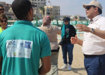 حملة لمنصة الإسكندرية لتوعية المصطافين بحماية البيئة الساحلية من التلوث