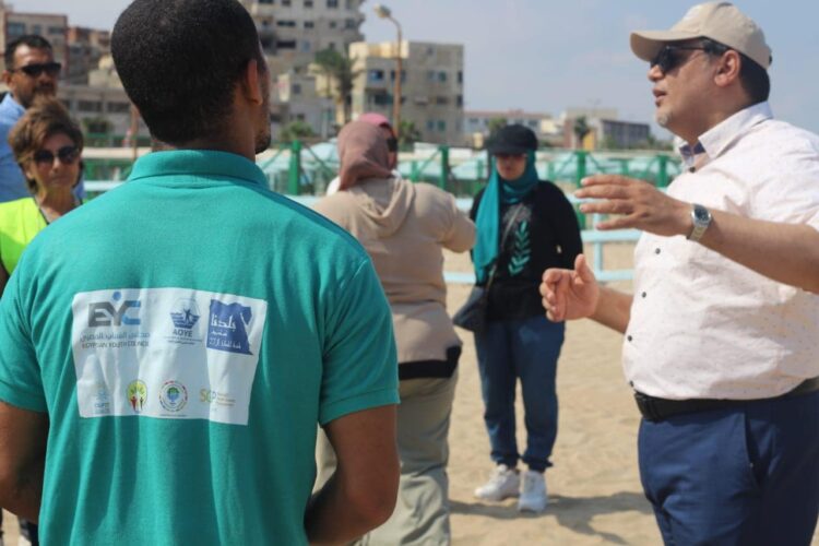 حملة لمنصة الإسكندرية لتوعية المصطافين بحماية البيئة الساحلية من التلوث
