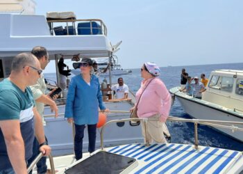 وزيرة البيئة فى جولة بحرية  لمتابعة تنفيذ خطة الأنشطة البحرية بشرم الشيخ