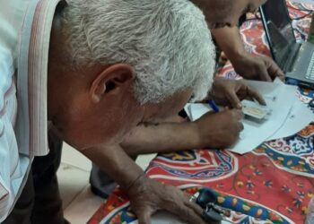 حملات طرق أبواب للتوقيع على ميثاق شرف المناخ بسوهاج