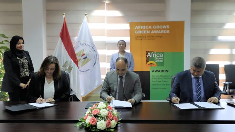 اطلاق جائزة مواجهة التغير المناخي فى افريقيا 1 تعاون بين وزيرا البيئة والسياحة والآثار لدعم السياحة البيئية والمستدامة