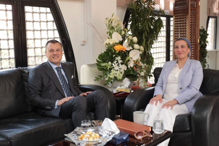 تعاون  بين وزيرا البيئة والسياحة والآثار   لدعم السياحة البيئية والمستدامة