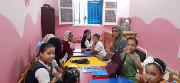 فتيات  اسوان يتعهدن بزراعة  الاشجار لمواجهة التغيرات المناخية