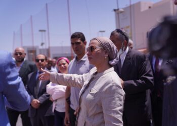 وزيرة البيئة تتفقد عدد من المنشآت الصناعية بمدينة السادس من أكتوبر