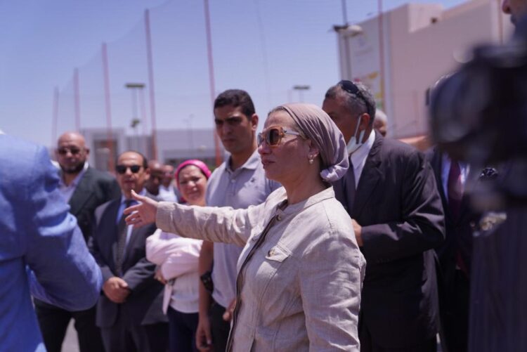وزيرة البيئة تتفقد عدد من المنشآت الصناعية بمدينة السادس من أكتوبر 1 وزيرة البيئة تتفقد عدد من المنشآت الصناعية بمدينة السادس من أكتوبر