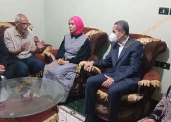 رئيس المنطقة ومحافظ الغربية من بيت الطالبه ريم عيسي أول الجمهورية