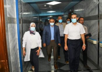 محافظ الغربية يتفقد مستشفيات السنطة وطنطا والمجمع الطبي ومستشفى الأورام الجديد