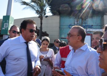 محافظ الإسكندرية: يؤكد إخماد الحريق الذى اندلع بكارفور سيتي سنتر.. ولا يوجد أي أصابات خطيرة