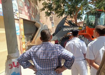 وزير الإسكان يُصدر 12 قراراً وزارياً لإزالة مخالفات البناء والتعديات بالقطاع الأول للساحل الشمالي الغربي