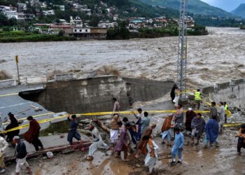 اسوء موجة فيضانات تجتاح باكستان تأثرا بالتغيرات المناخية