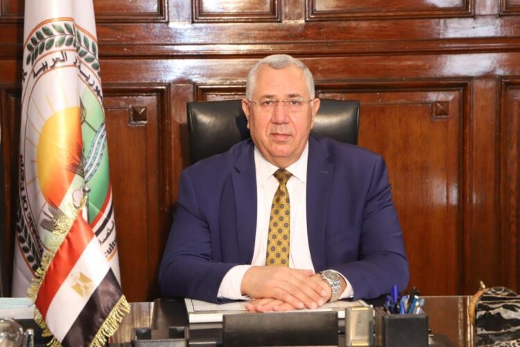 وزير الزراعة يوجه التهنئة للفلاح المصري في عيده ال 70 ويؤكد أن الدولة تراهن دائما على وطنيته