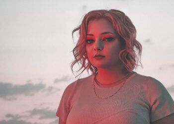 ” مش مستاهلة ” أغنية وفيديو جديد للفنانة هالة