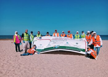 معسكر لنظافة شواطئ السخنة وندوة للحد من المخلفات البحرية