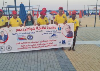 حملات لنظافة الشواطئ وورش تدريبية للسيدات والأطفال في البحر الأحمر