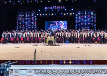 ” كلية رمسيس الجديدة” تحتفل بتخرج دفعة ٢٠٢٢ وتكريم الأوائل والمتميزين