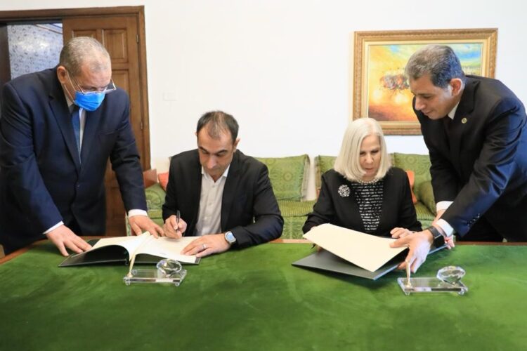 الجامعة العربية توقع مذكرة تفاهم مع منظمة إنقاذ الطفل الدولية 1 الجامعة العربية توقع مذكرة تفاهم مع منظمة إنقاذ الطفل الدولية