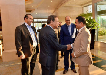 رئيس المجلس الأعلى لتنظيم الإعلام يلتقي وزير الإعلام العماني