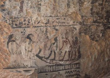 برنامج تدريبي لمرممي وأثريي المجلس الأعلى للآثار للتدريب على أعمال الحفائر يقود للكشف عن مقبرة من العصر البطلمي