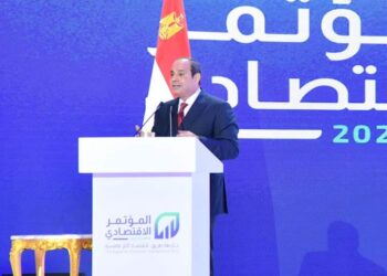 الرئيس السيسي : الشعب قبل التحدي والتضحية والحكومة تبذل ما في وسعها والقيادة السياسية مستعدة لإستنزاف رصيدها لدى الشعب من أجل العبور والنجاح