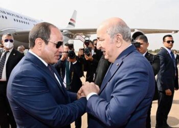 الرئيس الجزائرى عبد المجيد تبون يستقبل الرئيس السيسي بمطار هواري بو مدين للمشاركة في القمة العربية الـ31