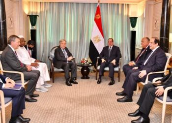 الرئيس السيسي يلتقي مع سكرتير عام الأمم المتحدة على هامش مشاركته في القمة العربية بالجزائر