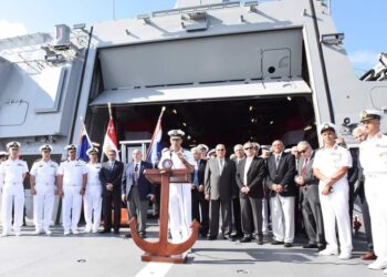 وصول الفرقاطة ” العزيز ” من طراز ” MEKO-A200 ” إلى قاعدة الإسكندرية إيذاناً بإنضمامها للقوات البحرية