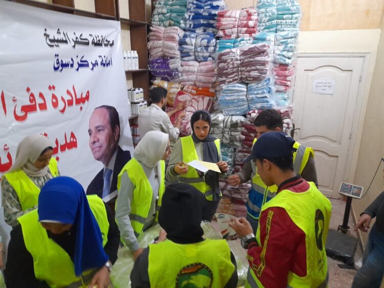 مستقبل وطن بكفرالشيخ يوزع 150 بطانية ضمن مبادرة شتاء دافيء فى مركز دسوق 1 مستقبل وطن بكفرالشيخ يوزع 150 بطانية ضمن مبادرة شتاء دافيء فى مركز دسوق