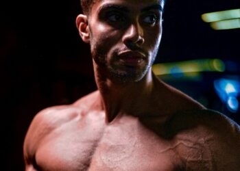 قصه نجاح لاعب كمال الاجسام و الفيزيك احمد عاصم.