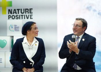 وزيرة البيئة المنسق الوزارى ومبعوث مؤتمر المناخ cop27 ترافق رئيس مجلس الوزراء بجولته فى الجناح المصرى بالمنطقة الزرقاء