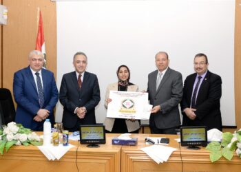 جامعة المنصورة تكرم الفائزين  بأفضل 8 بحوث علمية تطبيقية لحلول المشكلات البيئية بكلية العلوم